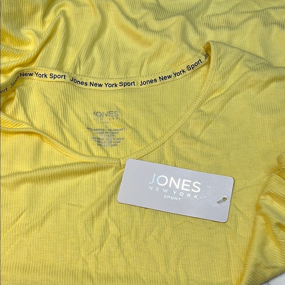 Jones New York Yellow Top the color is lighter yellow BOX27 - Picture 4 of 6